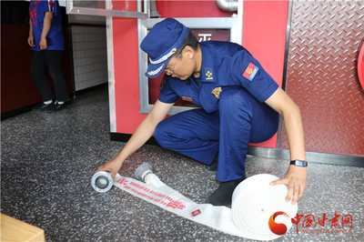 平?jīng)鍪邢谰仍ш?duì)開(kāi)展全方位消防產(chǎn)品質(zhì)量監(jiān)督檢查